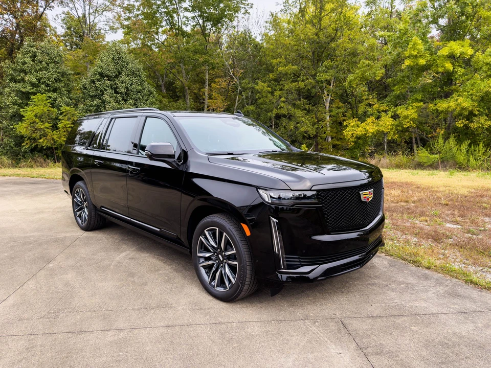 2023 Cadillac Escalade 5th Gen - Image 8 of 31