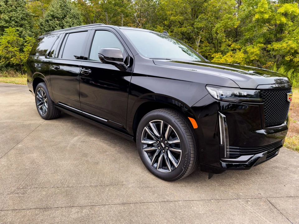 2023 Cadillac Escalade 5th Gen - Image 9 of 31