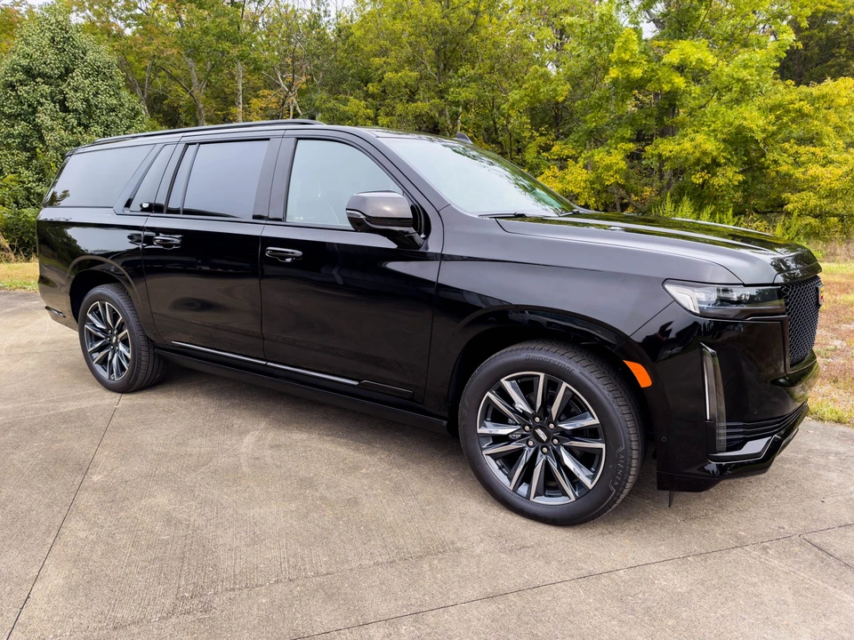 2023 Cadillac Escalade 5th Gen - Image 10 of 31