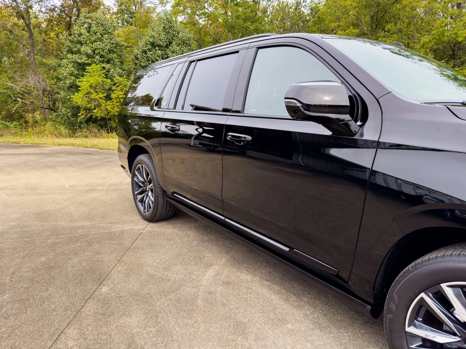 2023 Cadillac Escalade 5th Gen - Image 25 of 31