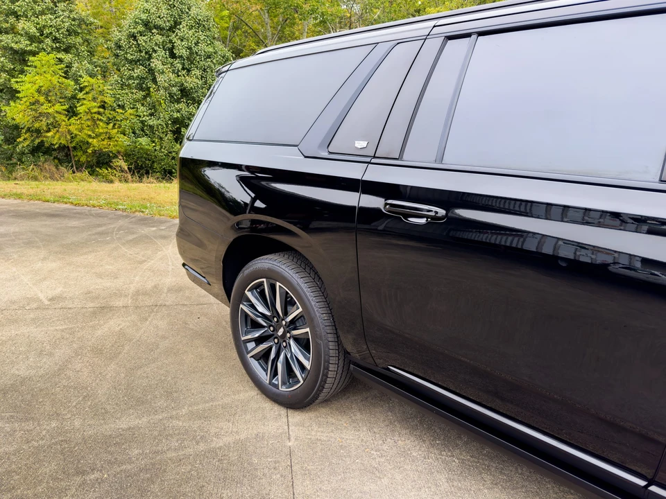 2023 Cadillac Escalade 5th Gen - Image 24 of 31