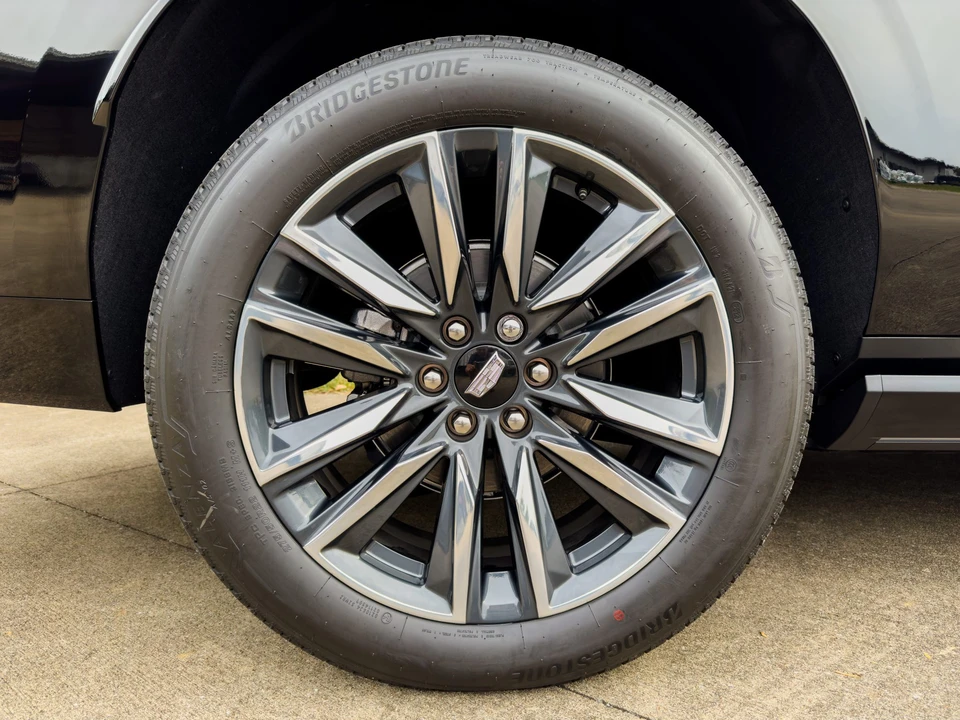 2023 Cadillac Escalade 5th Gen - Image 27 of 31