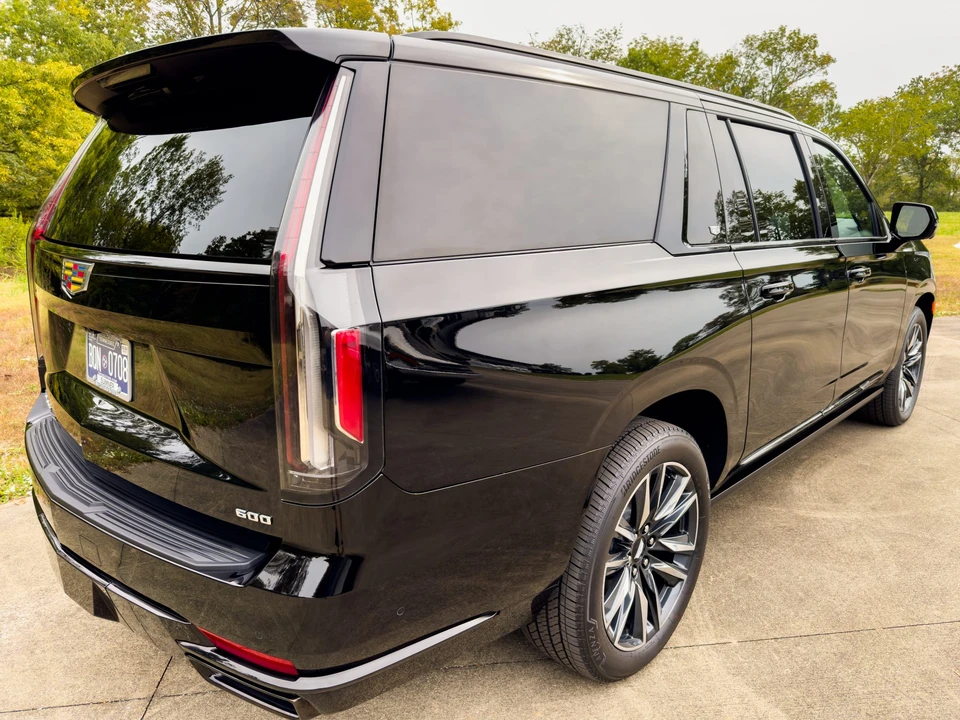 2023 Cadillac Escalade 5th Gen - Image 22 of 31