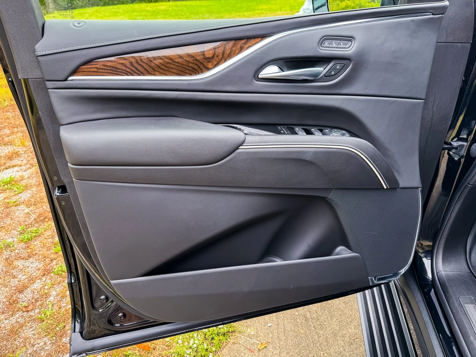 2023 Cadillac Escalade 5th Gen - Image 30 of 31