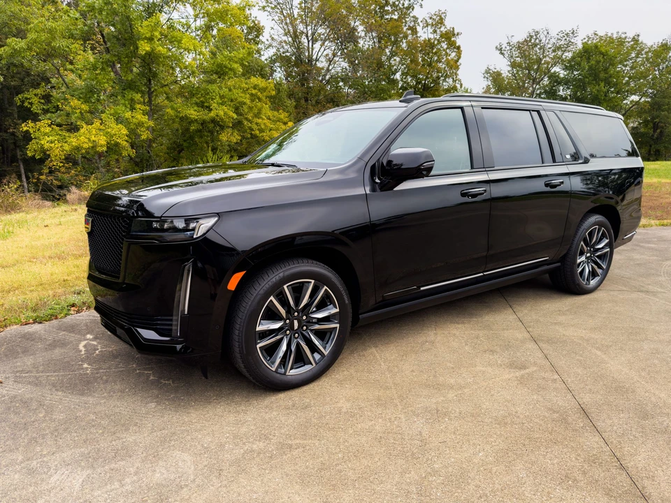 2023 Cadillac Escalade 5th Gen - Image 16 of 31