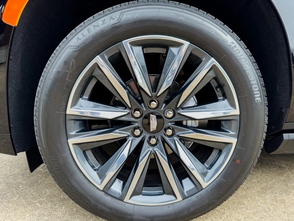 2023 Cadillac Escalade 5th Gen - Image 28 of 31
