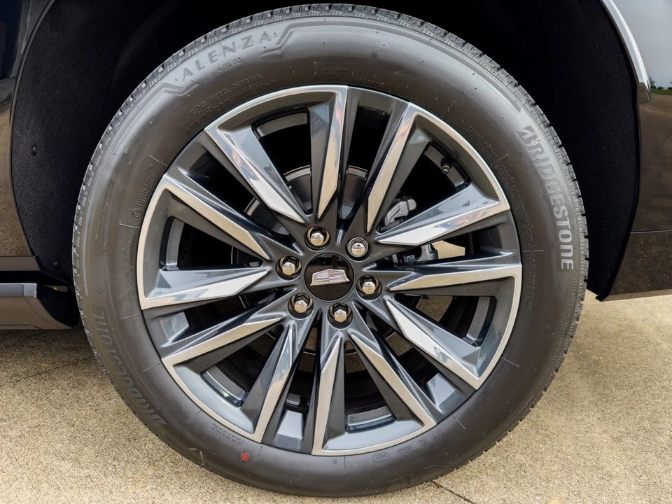 2023 Cadillac Escalade 5th Gen - Image 29 of 31