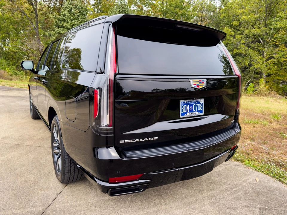 2023 Cadillac Escalade 5th Gen - Image 14 of 31