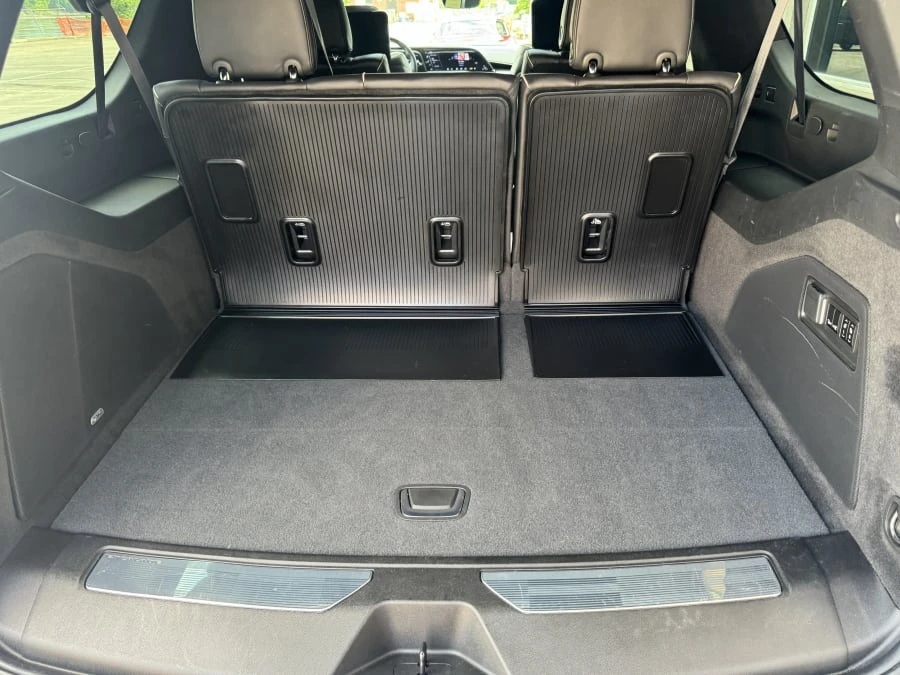 2023 Cadillac Escalade 5th Gen - Image 15 of 17
