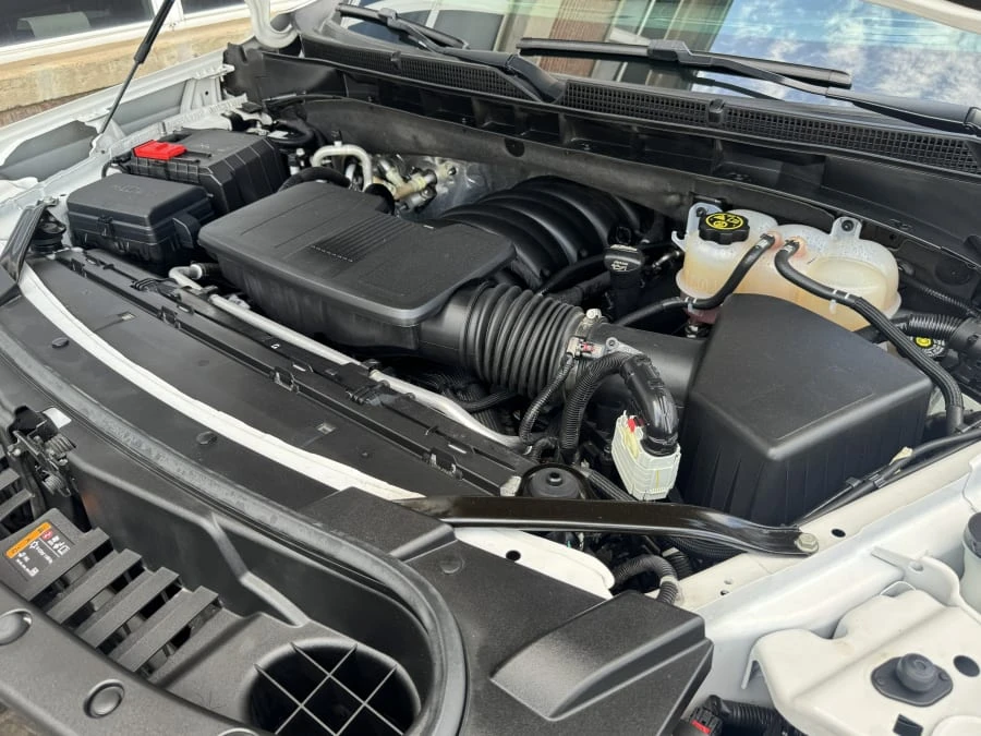 2023 Cadillac Escalade 5th Gen - Image 16 of 17