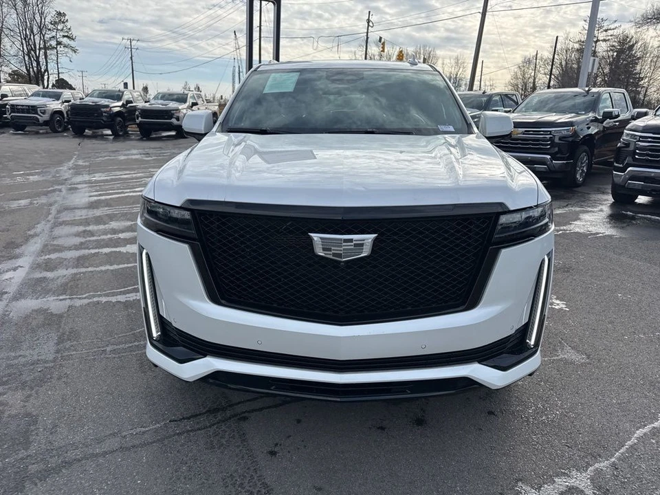2023 Cadillac Escalade 5th Gen - Image 8 of 12
