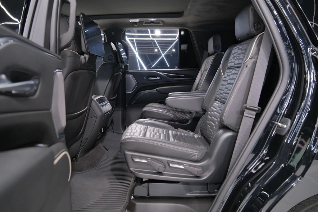 2023 Cadillac Escalade-V 5th Gen - Image 18 of 21