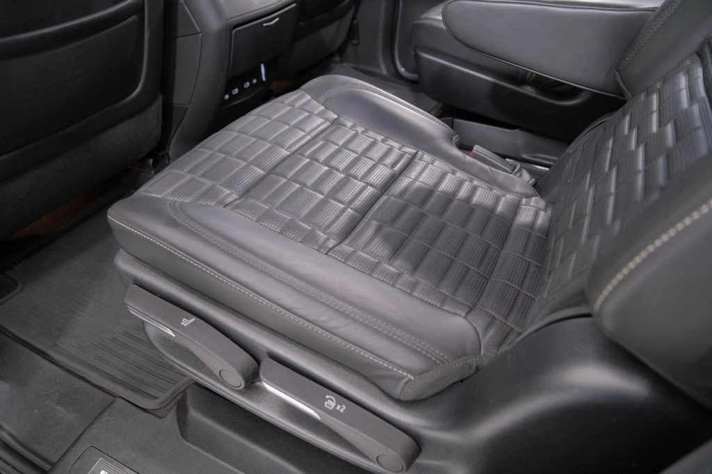 2023 Cadillac Escalade-V 5th Gen - Image 19 of 21