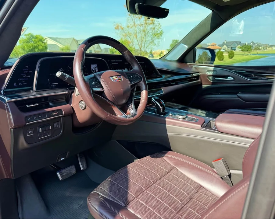 2023 Cadillac Escalade-V 5th Gen - Image 19 of 20