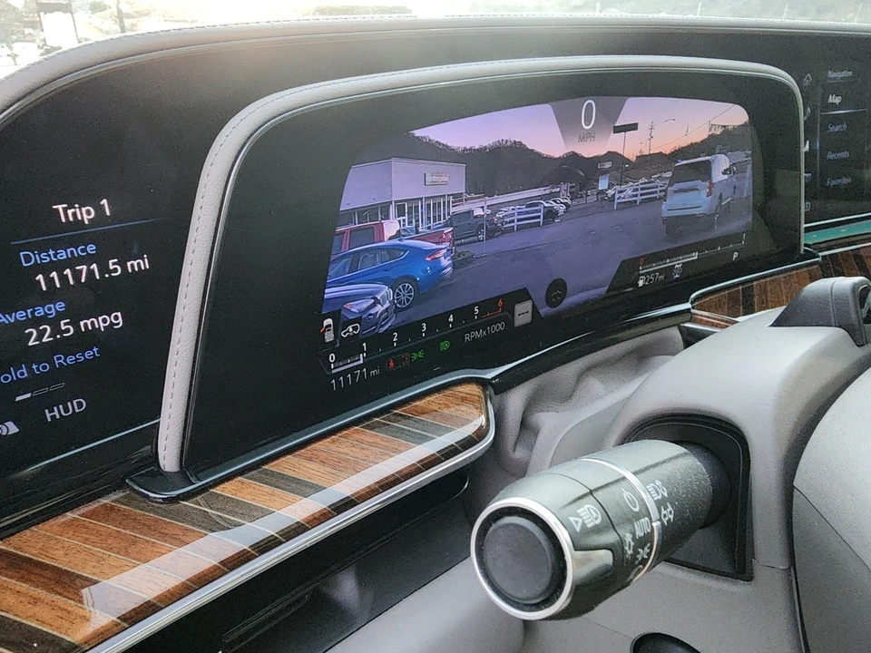 2023 Cadillac Escalade 5th Gen - Image 18 of 21