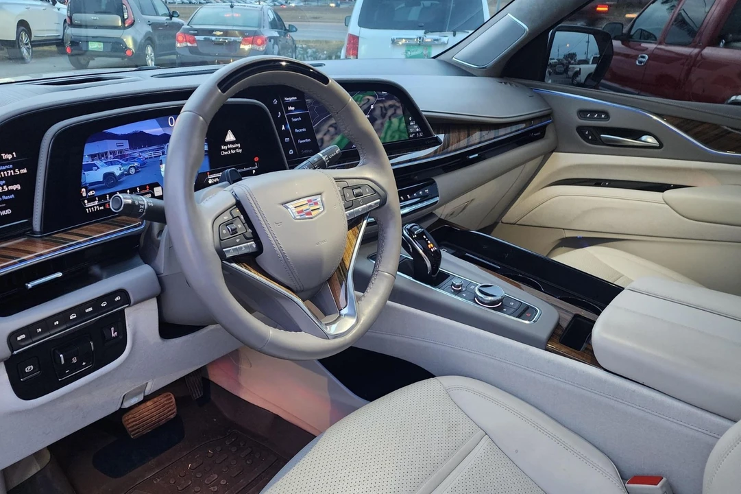 2023 Cadillac Escalade 5th Gen - Image 15 of 21