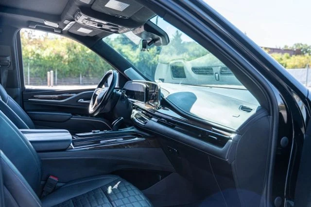 2023 Cadillac Escalade 5th Gen - Image 17 of 21