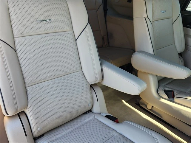 2023 Cadillac Escalade 5th Gen - Image 19 of 21