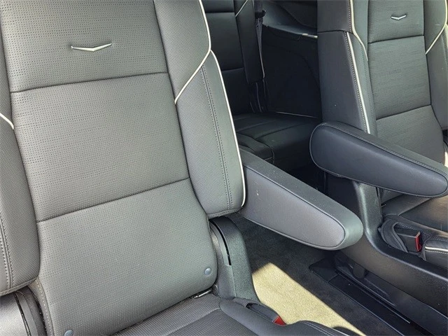 2023 Cadillac Escalade 5th Gen - Image 19 of 21