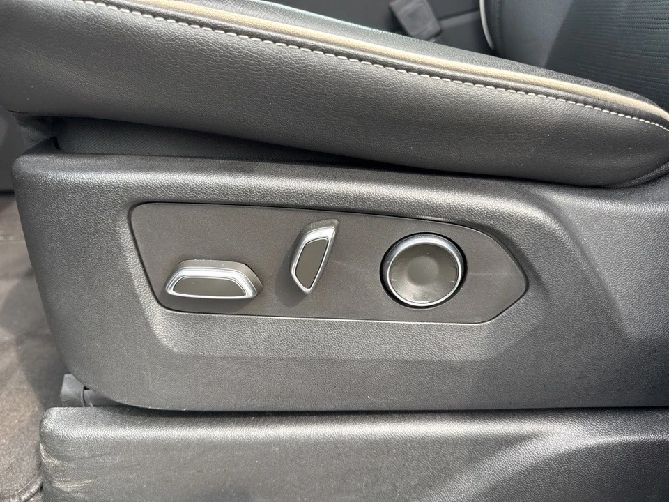 2023 Cadillac Escalade 5th Gen - Image 10 of 12