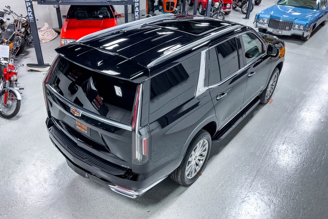 2023 Cadillac Escalade 5th Gen - Image 13 of 31