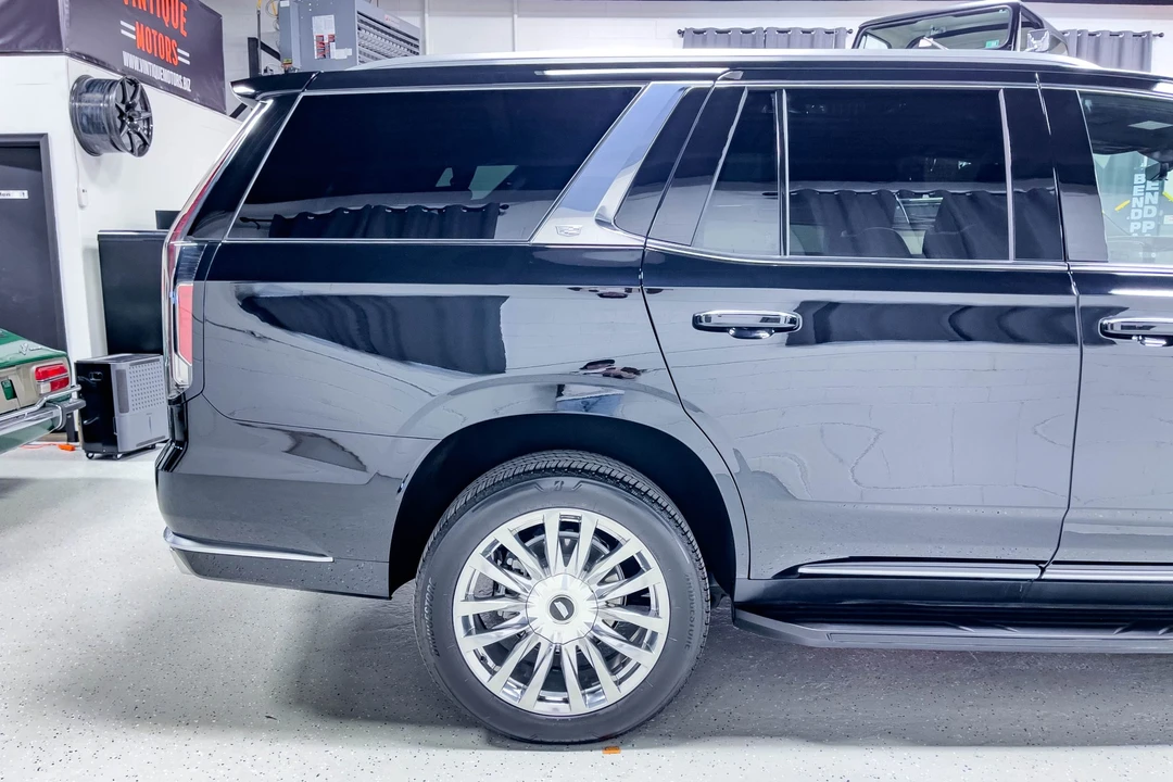 2023 Cadillac Escalade 5th Gen - Image 23 of 31
