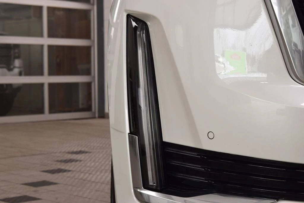 2023 Cadillac Escalade 5th Gen - Image 14 of 21