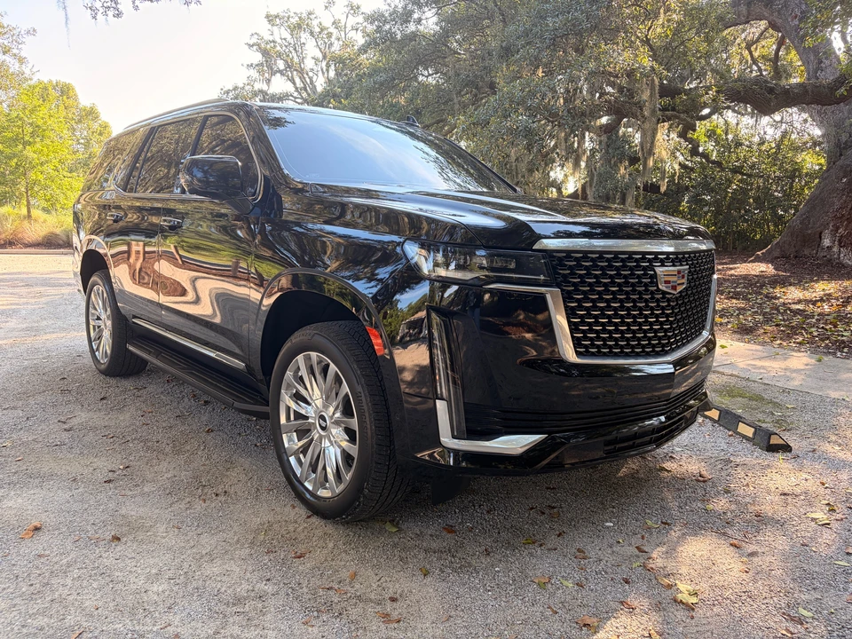 2023 Cadillac Escalade 5th Gen - Image 19 of 31