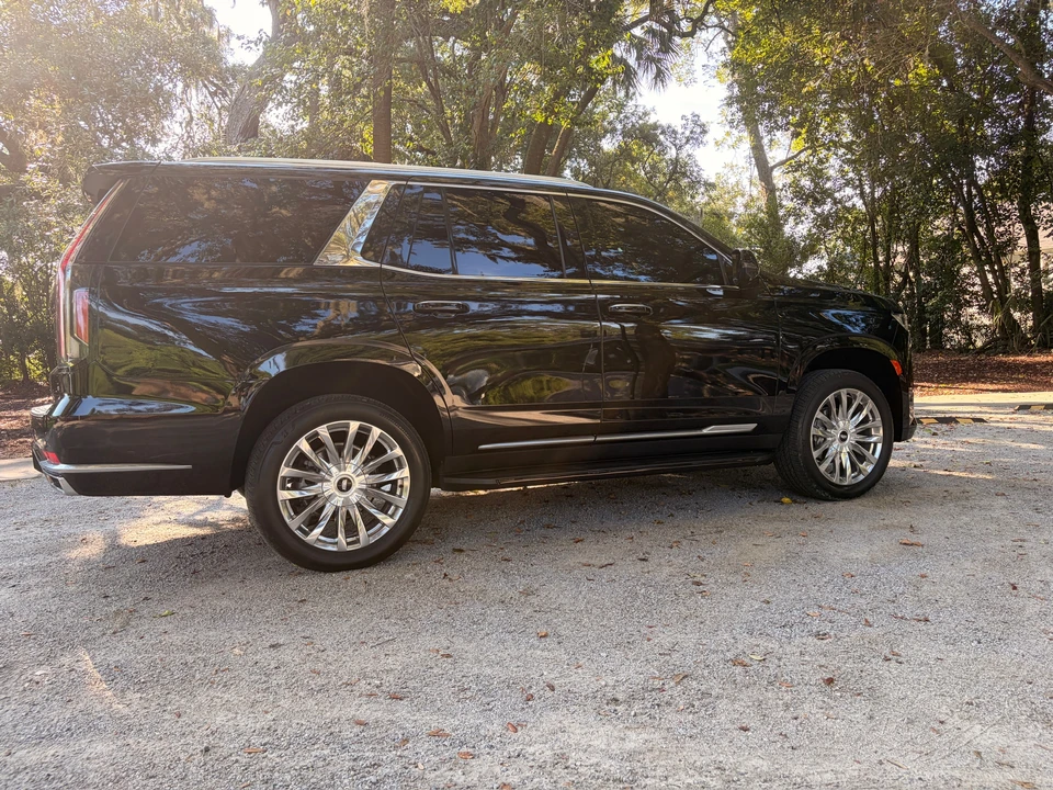 2023 Cadillac Escalade 5th Gen - Image 15 of 31