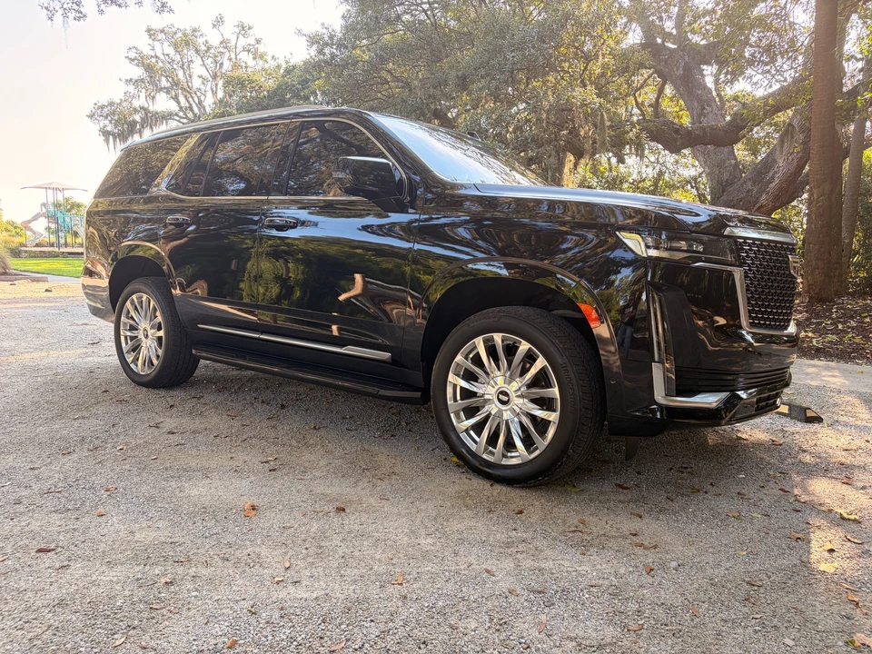 2023 Cadillac Escalade 5th Gen - Image 17 of 31