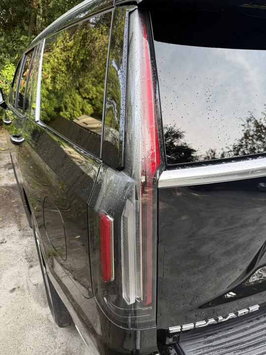 2023 Cadillac Escalade 5th Gen - Image 27 of 31