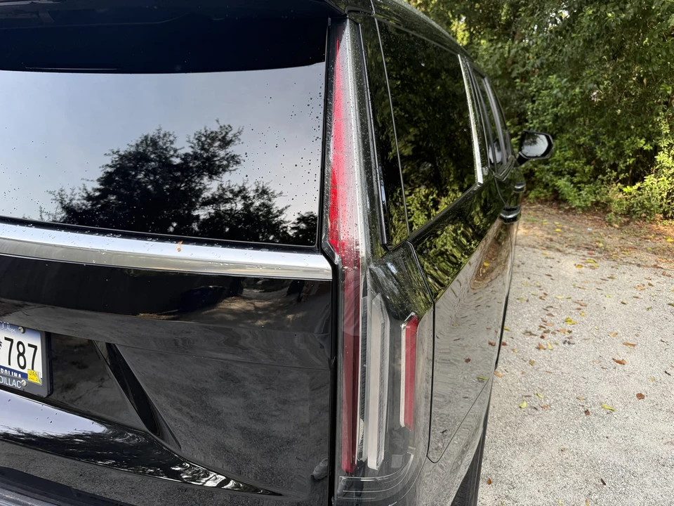 2023 Cadillac Escalade 5th Gen - Image 28 of 31