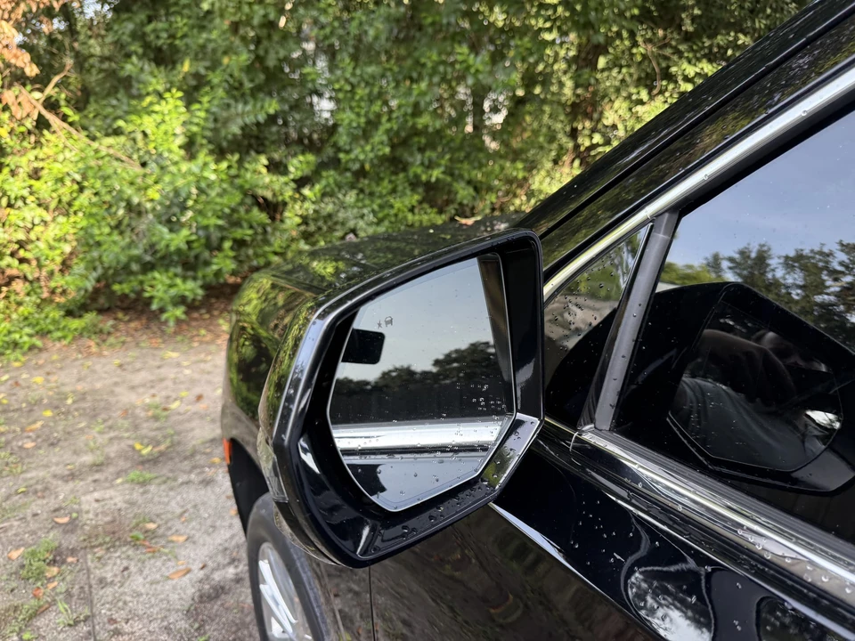 2023 Cadillac Escalade 5th Gen - Image 29 of 31