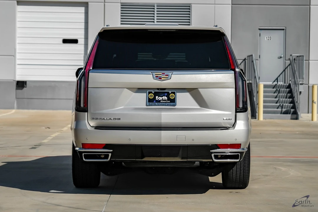 2023 Cadillac Escalade 5th Gen - Image 10 of 12