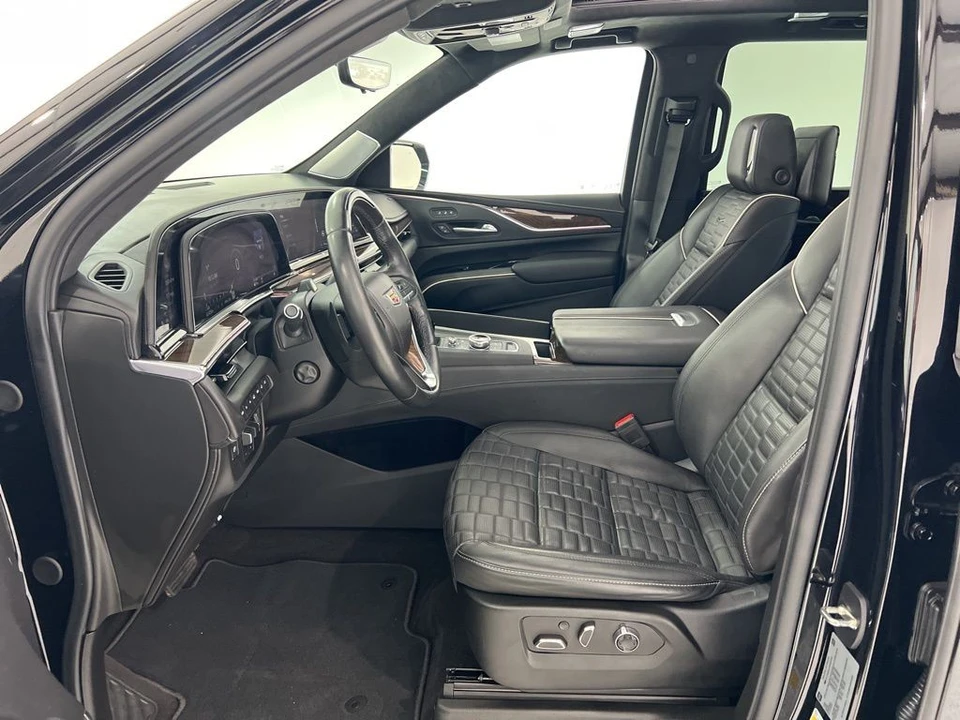 2023 Cadillac Escalade 5th Gen - Image 18 of 21