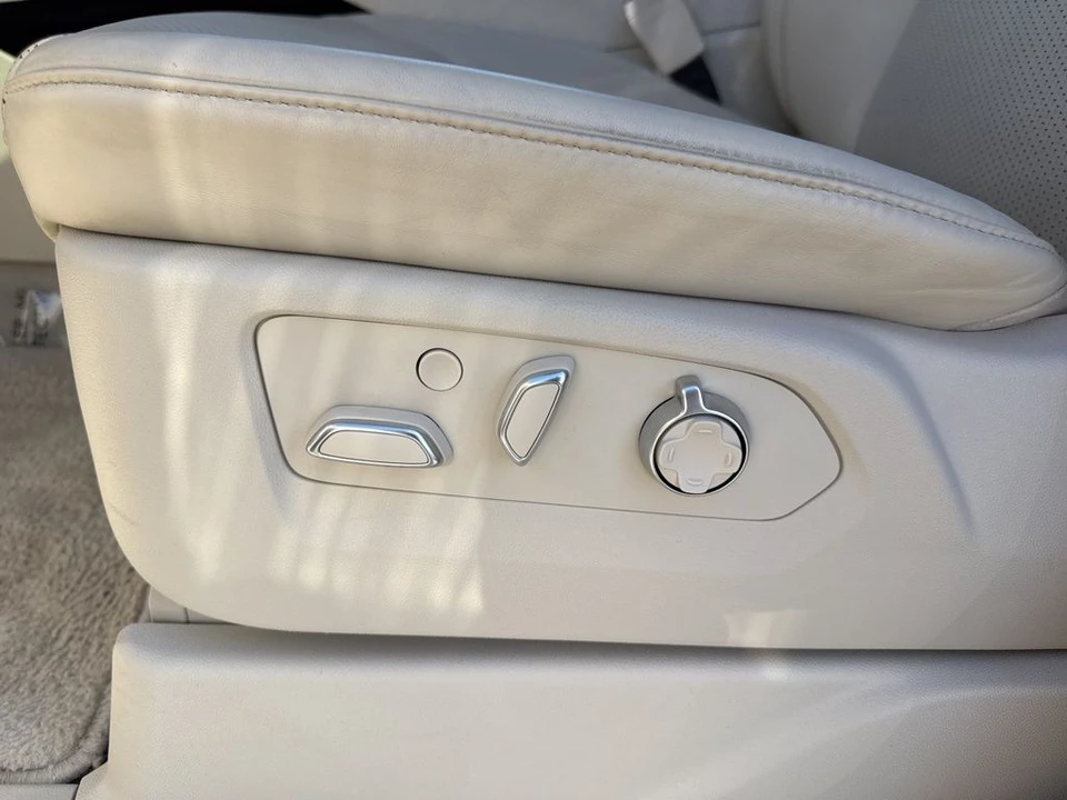 2023 Cadillac Escalade 5th Gen - Image 10 of 12