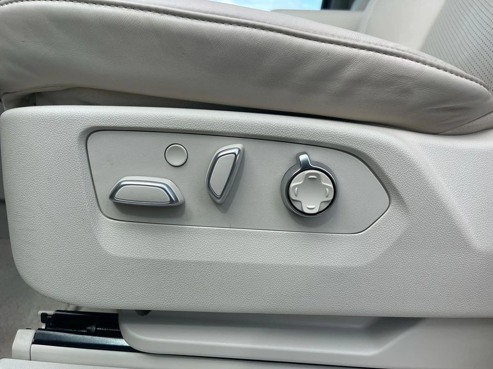 2023 Cadillac Escalade 5th Gen - Image 10 of 21