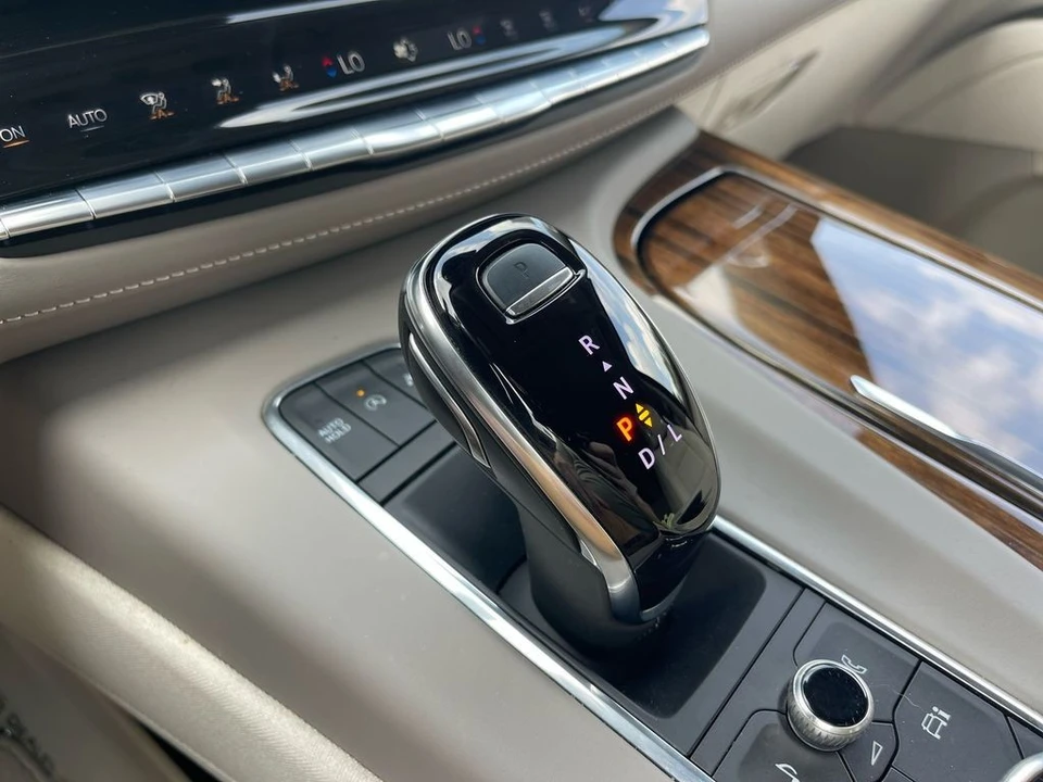 2023 Cadillac Escalade 5th Gen - Image 19 of 21