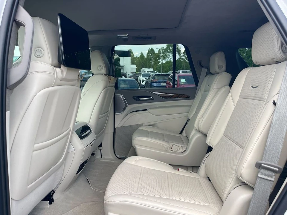 2023 Cadillac Escalade 5th Gen - Image 13 of 21