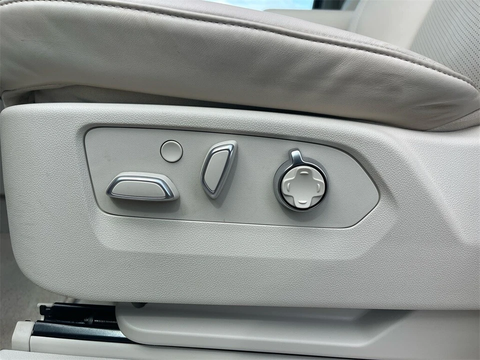 2023 Cadillac Escalade 5th Gen - Image 10 of 12
