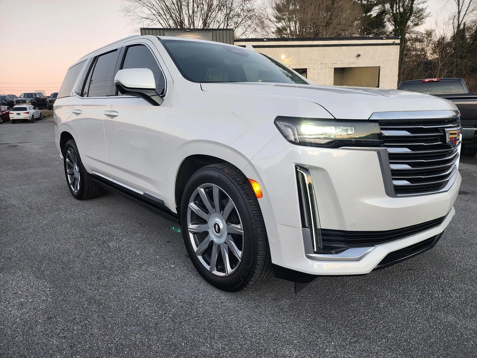 2023 Cadillac Escalade 5th Gen - Image 16 of 31