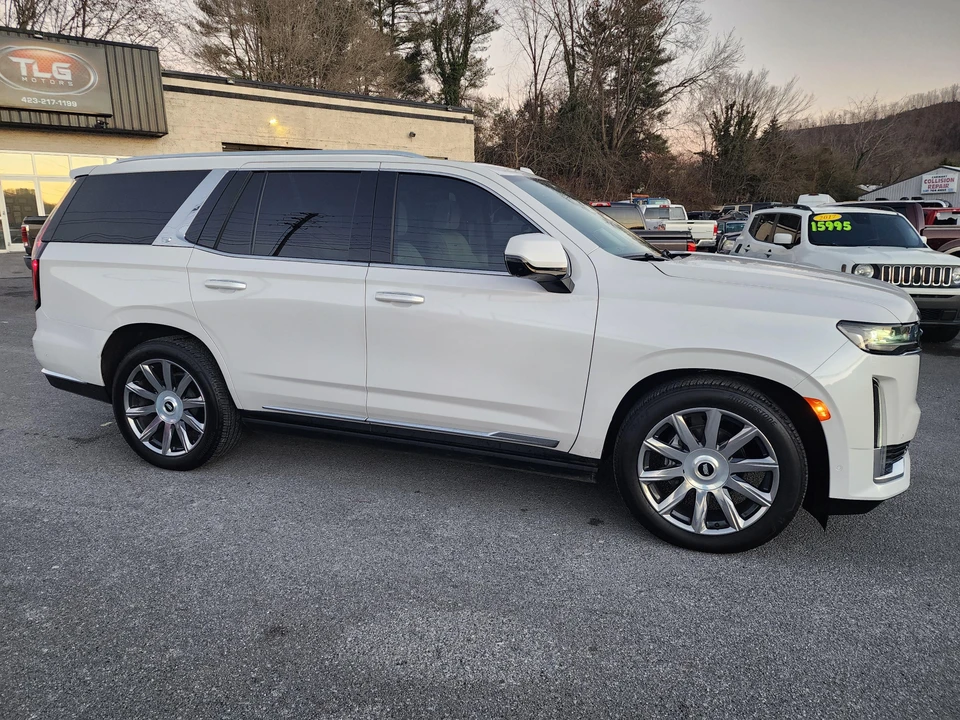 2023 Cadillac Escalade 5th Gen - Image 15 of 31