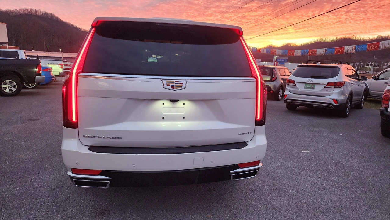 2023 Cadillac Escalade 5th Gen - Image 11 of 31