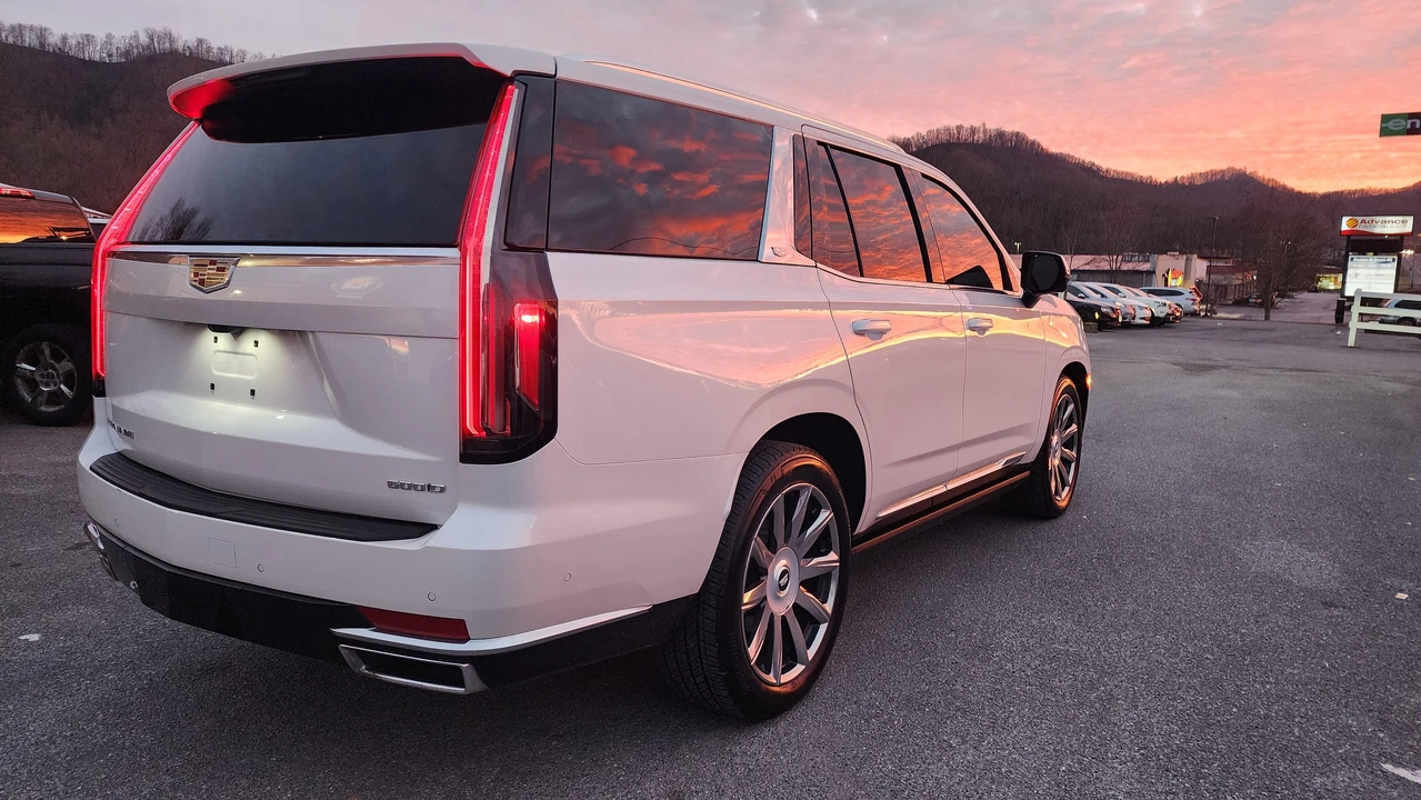 2023 Cadillac Escalade 5th Gen - Image 13 of 31