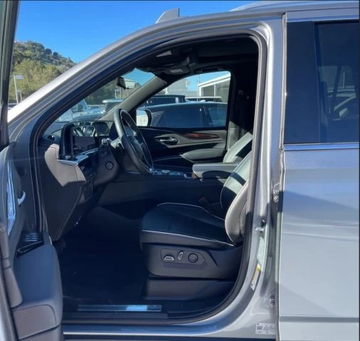 2023 Cadillac Escalade 5th Gen - Image 6 of 7