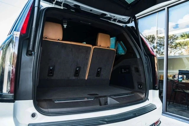 2023 Cadillac Escalade 5th Gen - Image 17 of 21