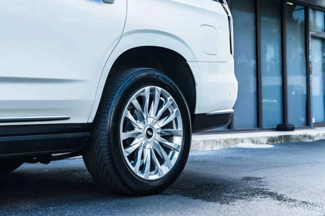 2023 Cadillac Escalade 5th Gen - Image 9 of 21