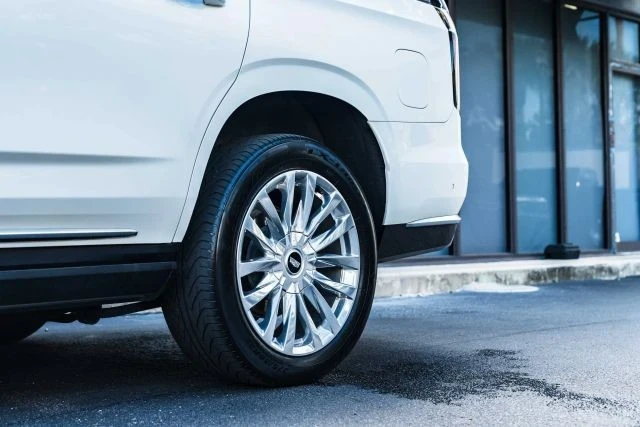 2023 Cadillac Escalade 5th Gen - Image 9 of 21