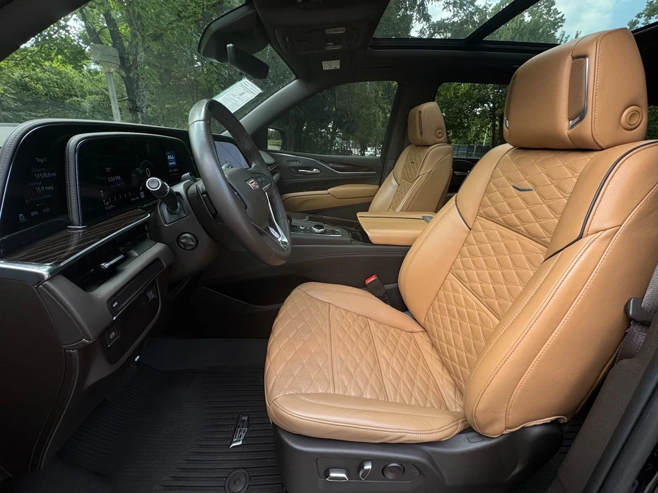 2023 Cadillac Escalade 5th Gen - Image 9 of 12