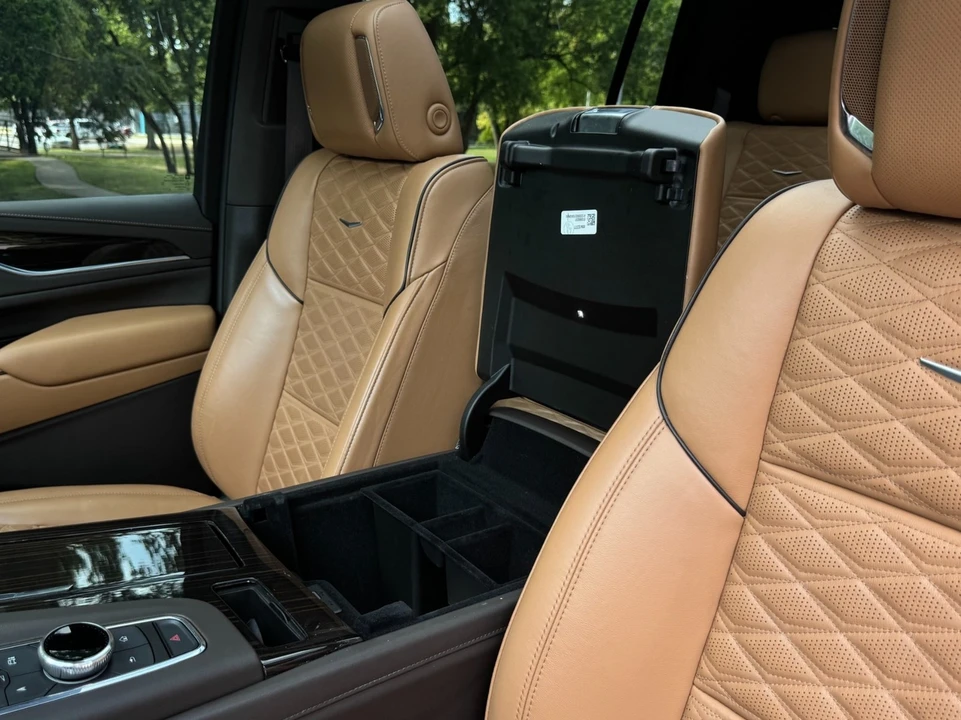 2023 Cadillac Escalade 5th Gen - Image 14 of 21